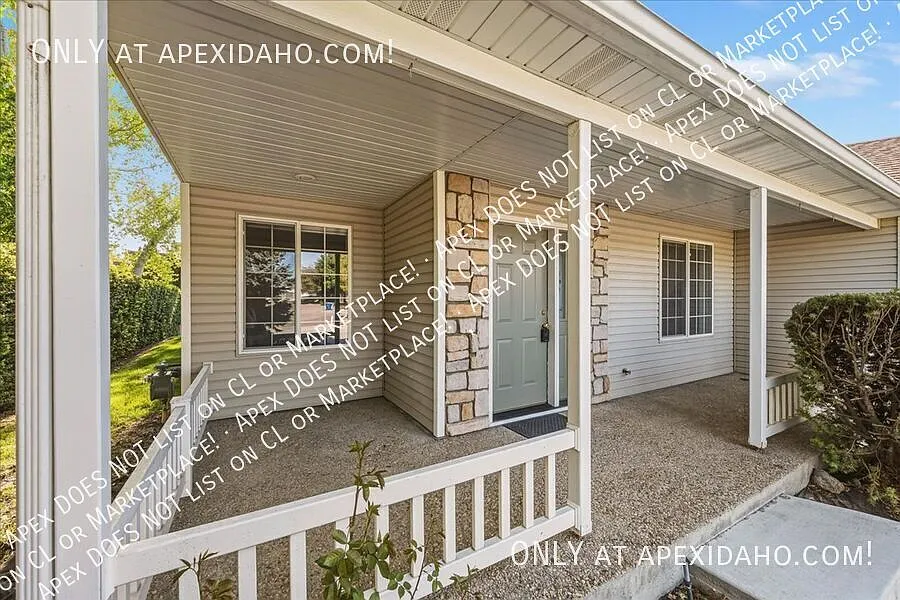 Building Photo - 325 Creekside Pl