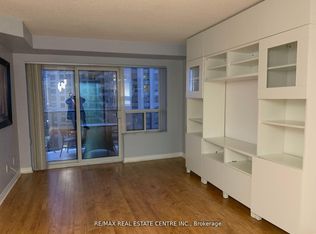 25 Kingsbridge Garden Cir #821, Mississauga, ON L5R 4B1