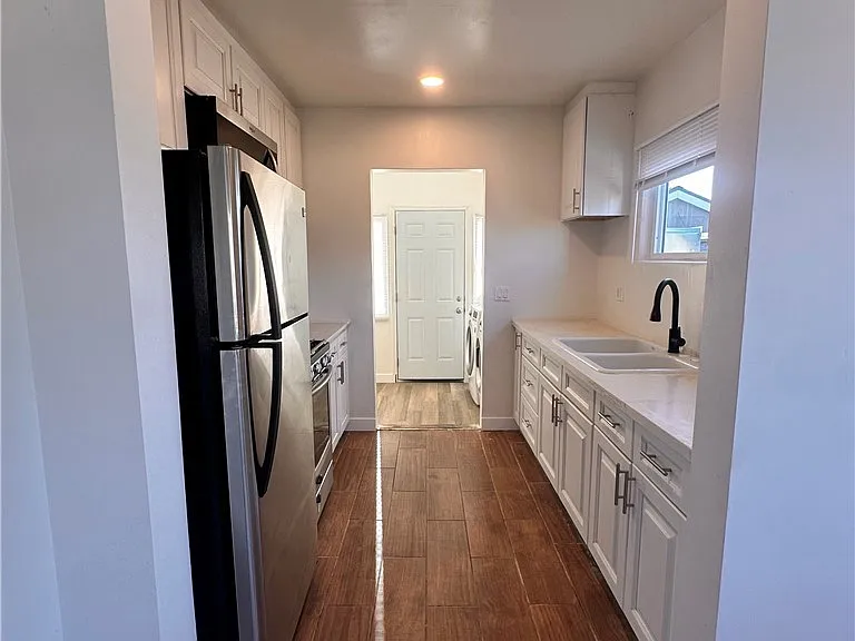 314 Wilshire Pl — Photo 14