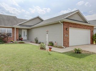 2209 E Slade Ln, Mahomet, IL 61853