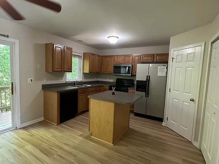 20 Woodmyre Ln — Photo 7