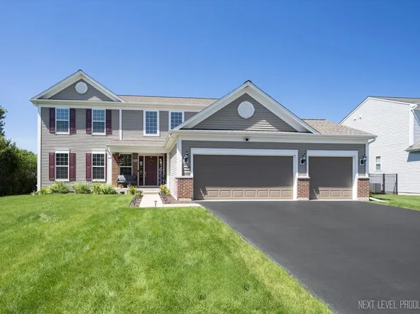 2427 Emerald Ln, Yorkville, IL 60560