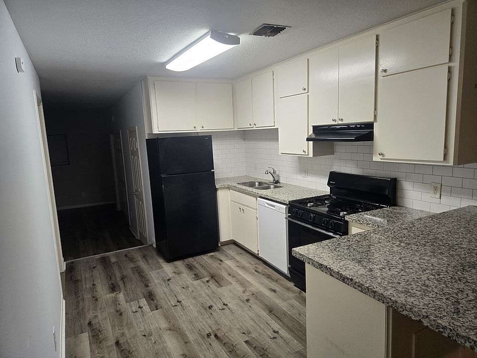 1st image of 400 W Texas Ave APT 1