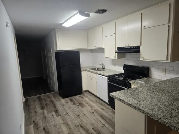 400 W Texas Ave APT 1, Baytown, TX 77520
