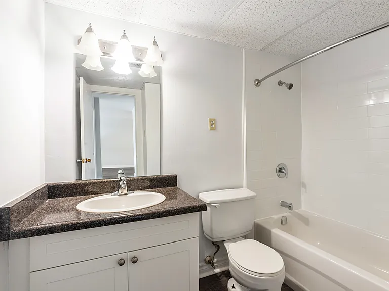 740 Wonderland Rd S — Photo 9