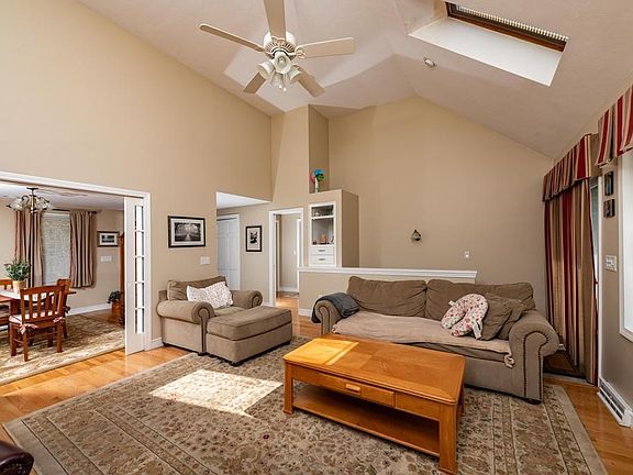 5th image of 58 Carmen Ln