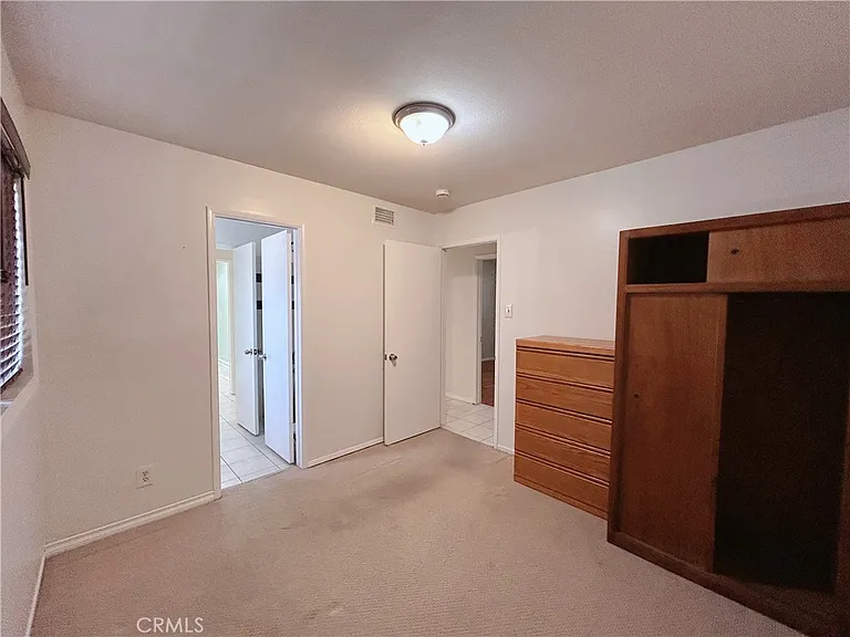 911 E La Verne Ave #1 — Photo 10
