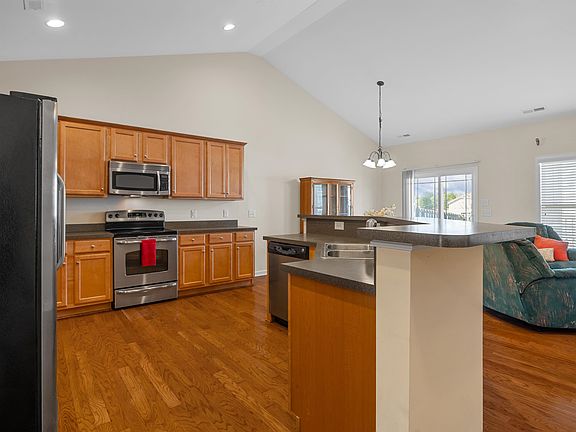 3rd image of 229 Medoc Ln
