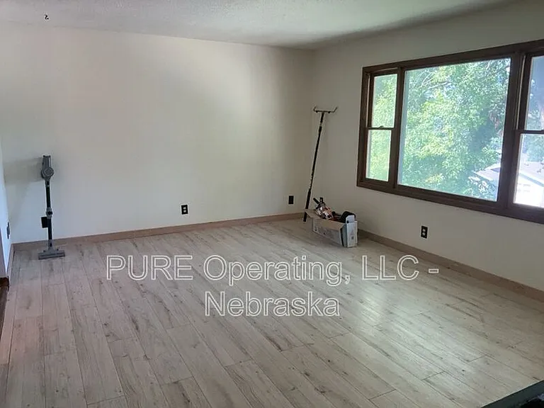 105 N Elm St — Photo 8