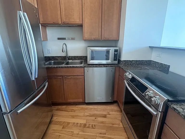 1000 W Leland Ave #7B — Photo 3