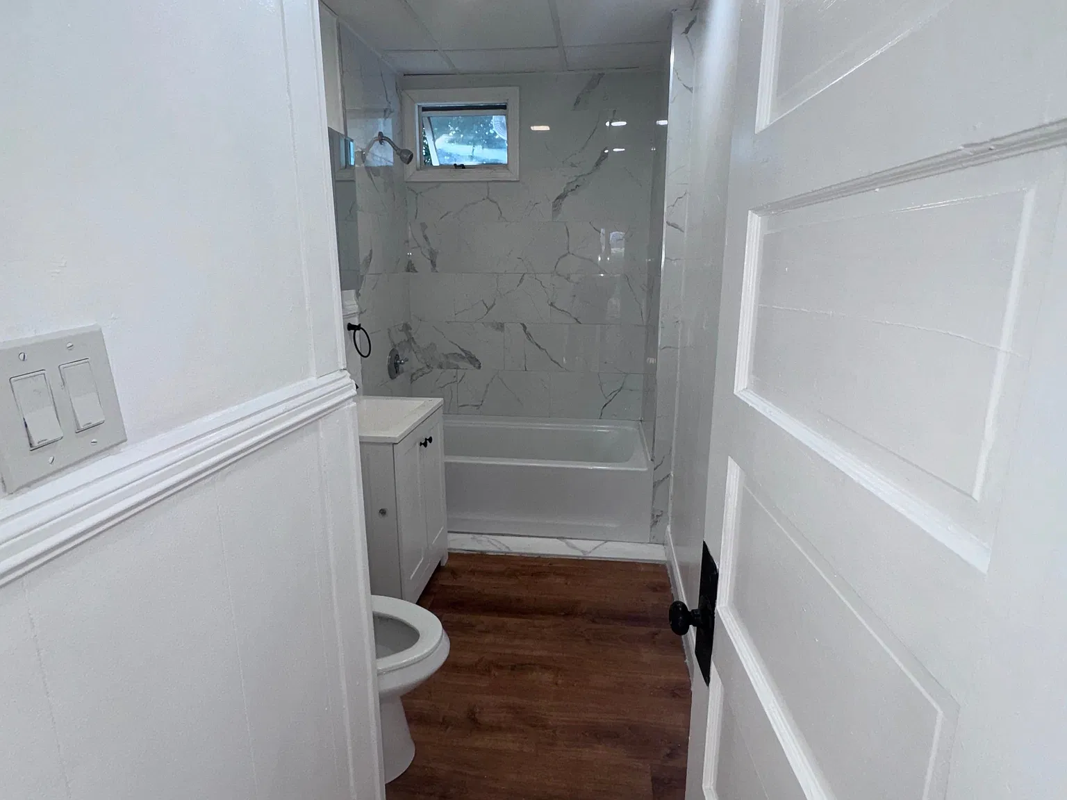 3 bed, 1.0 bath, 1100 sqft, $2,400 — Photo 3