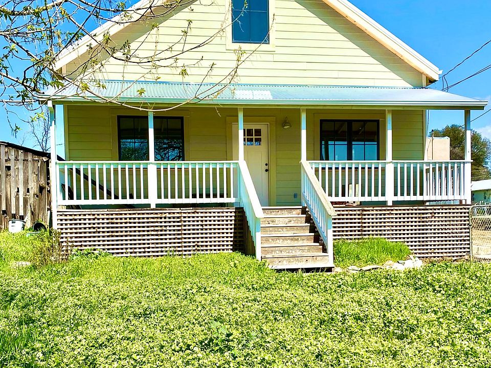 Farmhouse front garden and facade. All new windows, new roof, insulating high-end window shades and new siding.