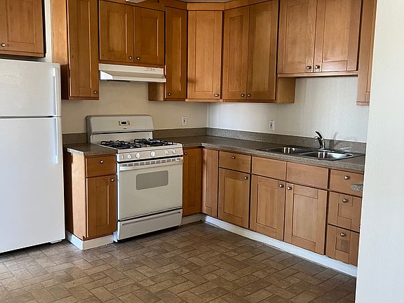 3rd image of 22331 Meekland Ave #Upstairs
