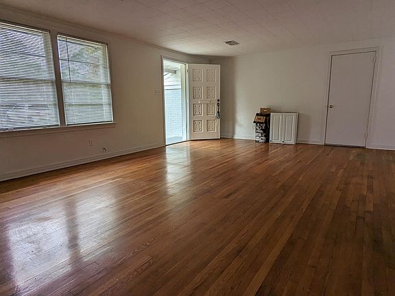 Entrance and living room.