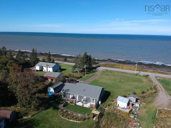 12044 Shore Rd E, Cottage Cove, NS B0S 1P0