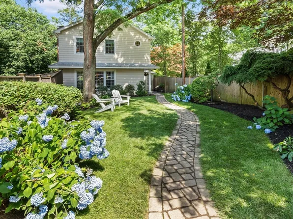 24 Hillside Ave, Arlington, MA 02476
