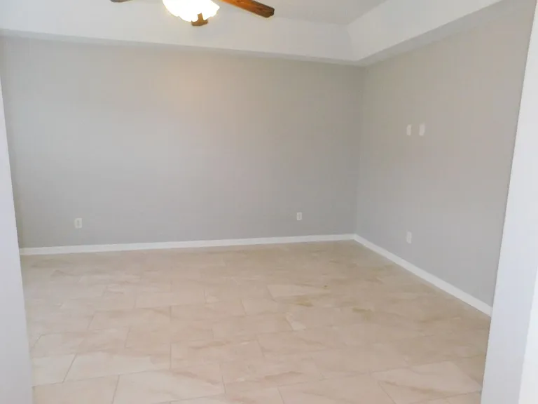 2027 E Park Dr — Photo 2