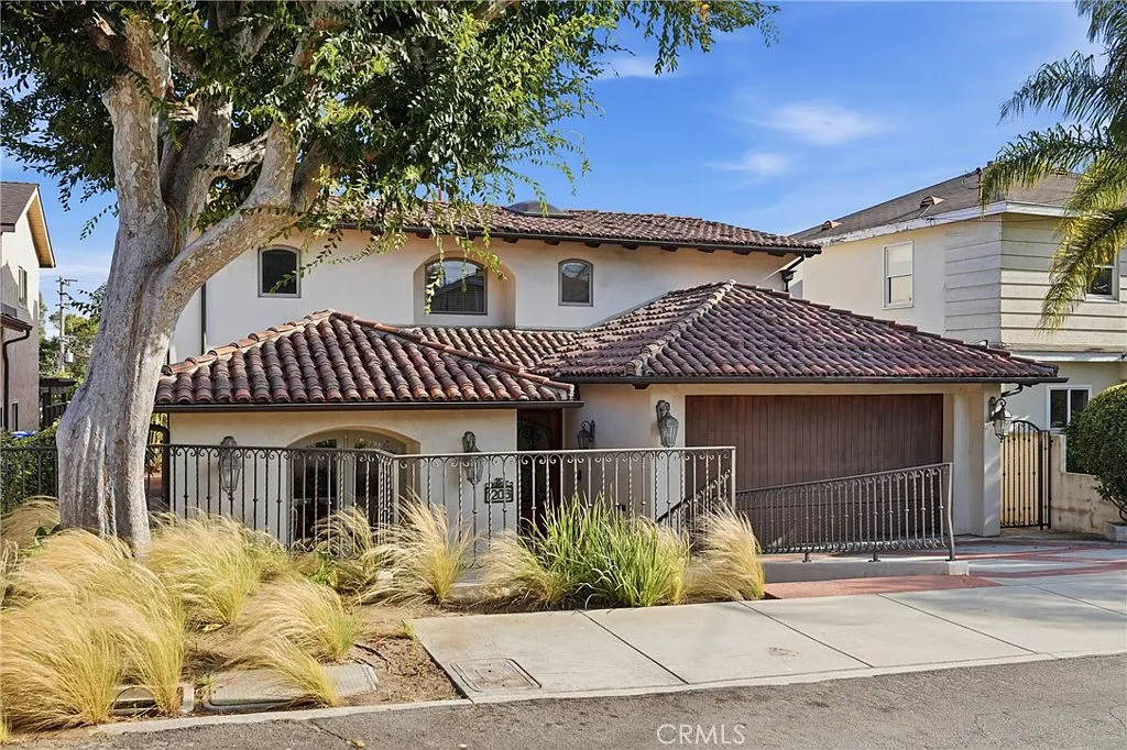 4 bed, 4120 sqft, $12,900 — Photo 1