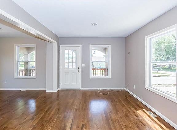 3rd image of 1642 Bennington Ave