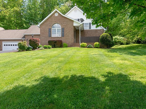 3rd image of 16311 Greenevers Ct