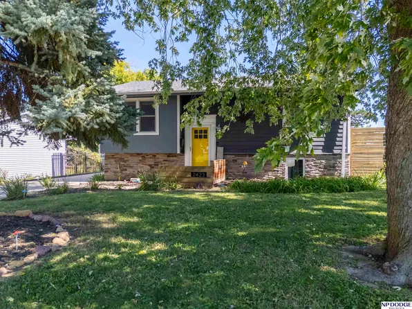 2423 S 123rd St, Omaha, NE 68144