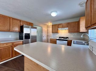 2104 Shiloh Point Dr SE, Kentwood, MI 49546