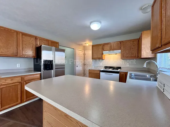 2104 Shiloh Point Dr SE, Kentwood, MI 49546