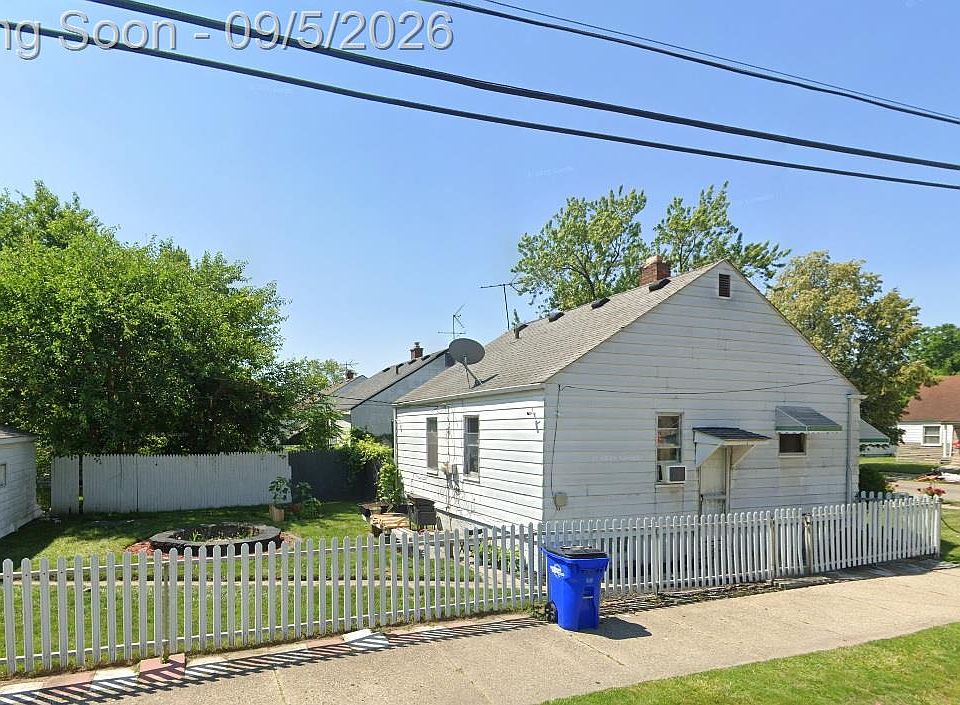 2nd image of 20320 Dresden St