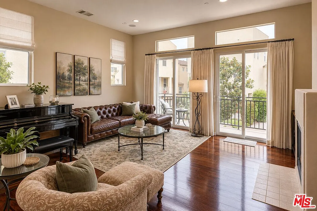 3 bed, 4.0 bath, 1992 sqft, $9,000 — Photo 4