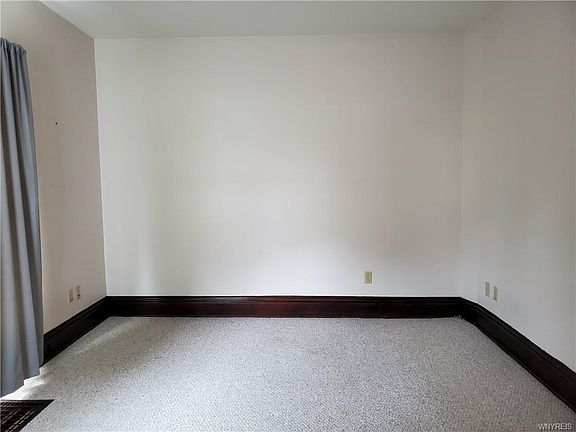 3rd image of 142 Bryant St
