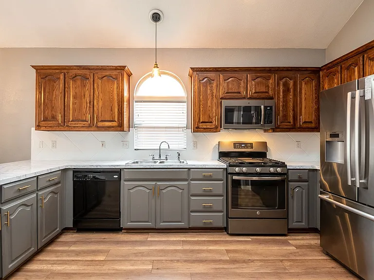 9125 Vineyard Ln — Photo 3