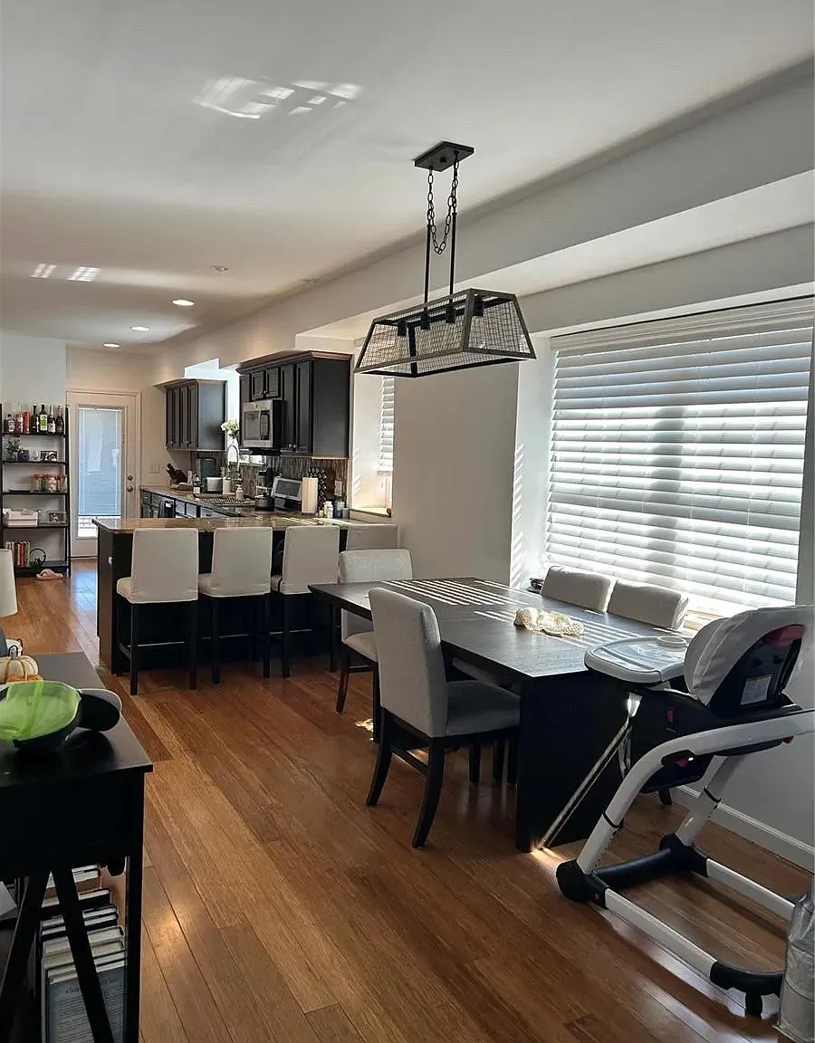 2 bed, 2.5 bath, 1500 sqft, $1,900 — Photo 3