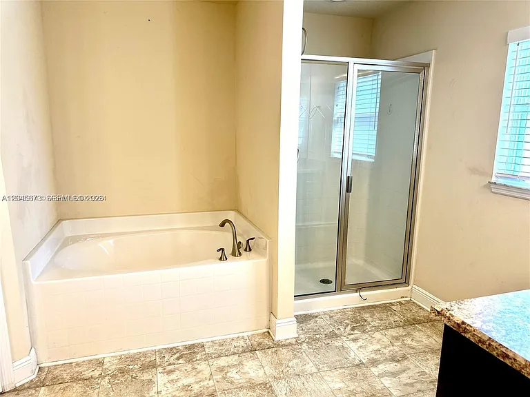 4900 NW Ironton Ave — Photo 11