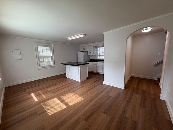 2nd image of 3 Elizabeth St NW