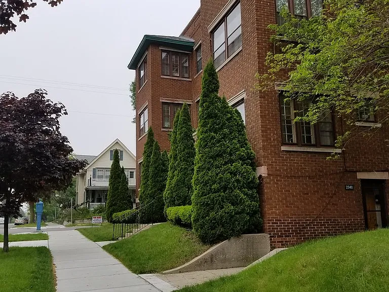 2528 N Maryland Ave — Photo 42