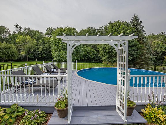 3rd image of S44W22345 Sunridge Dr