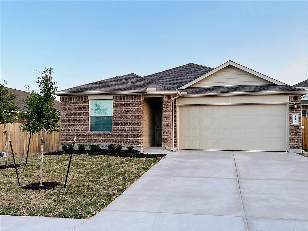 3 bed, 2.0 bath, 1312 sqft, $2,100 — Photo 2