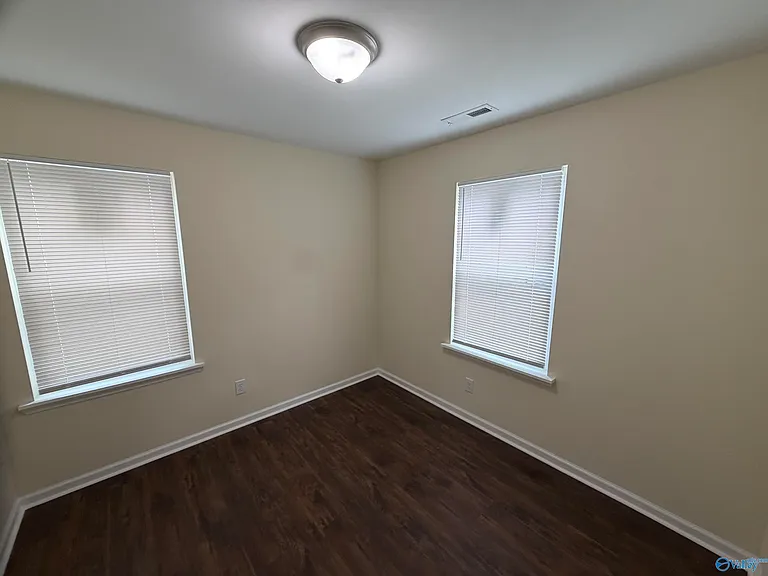 821 Moulton St E — Photo 16