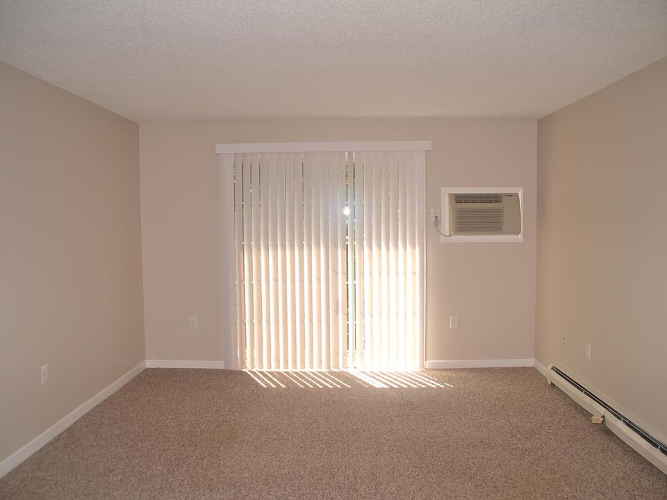 1st image of 8 Saint James Pl