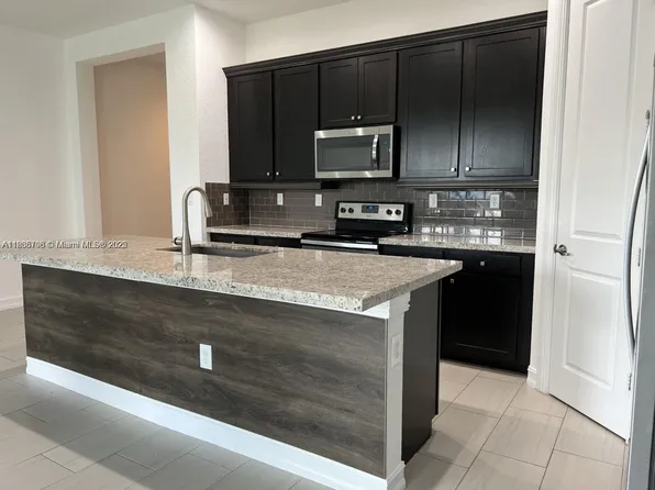 11539 SW 13th Dr, Pembroke Pines, FL