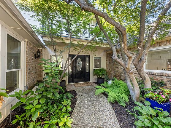 3rd image of 16140 Chalfont Cir