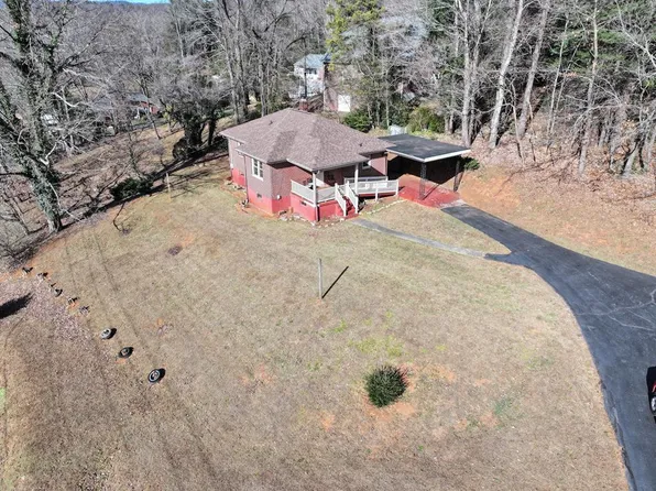 318 W Blue Ridge St, Stuart, VA 24171