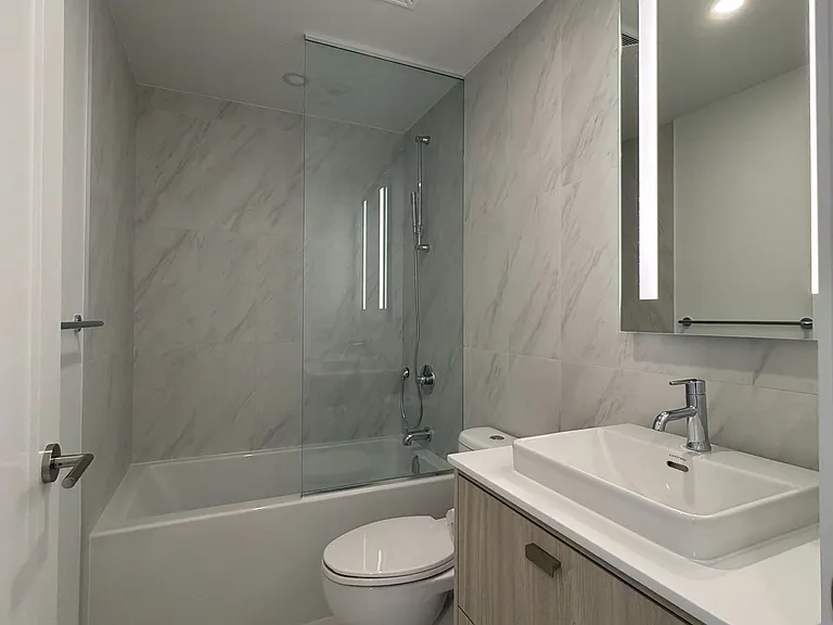 858 Dupont St #721 — Photo 15