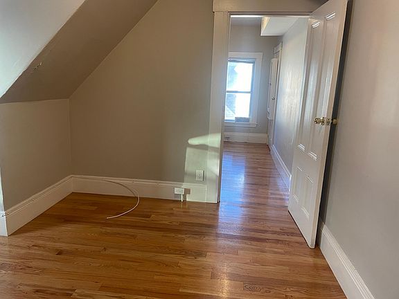4th image of 37 Litchfield St #13