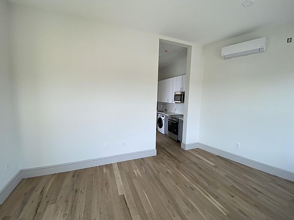 4th image of 609 Broadway #7