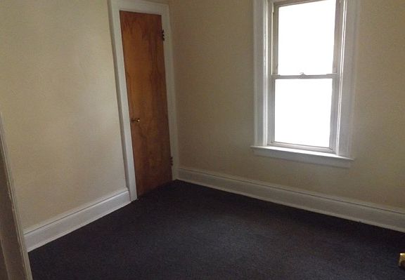 2nd image of 1904 Whitney Ave