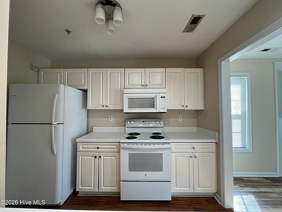 4th image of 809 March Court #A