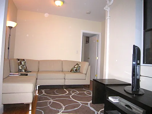 Rented by Apartments by Us | media 25