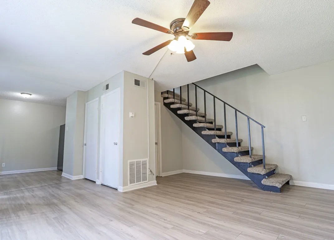 Misty Hollows Apartments — Photo 4