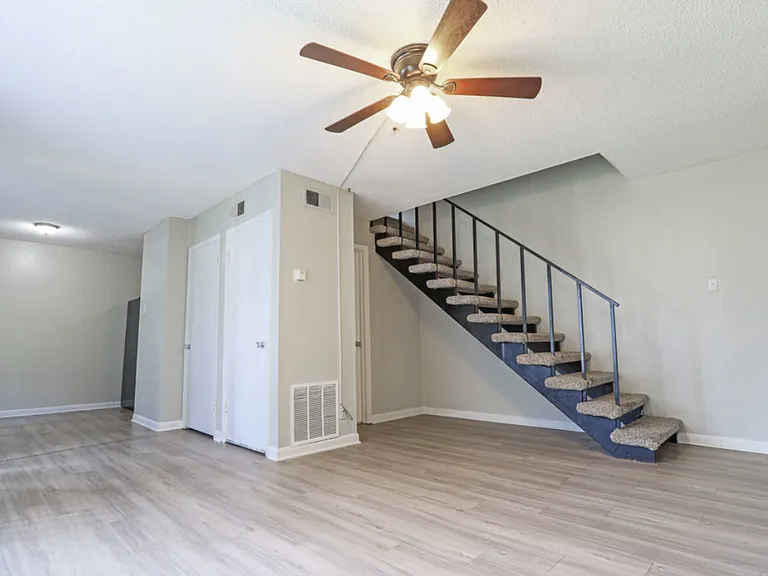 Misty Hollows Apartments — Photo 4